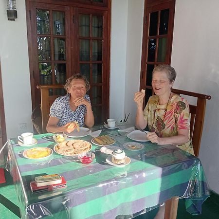 Mature Home Ella Bagian luar foto