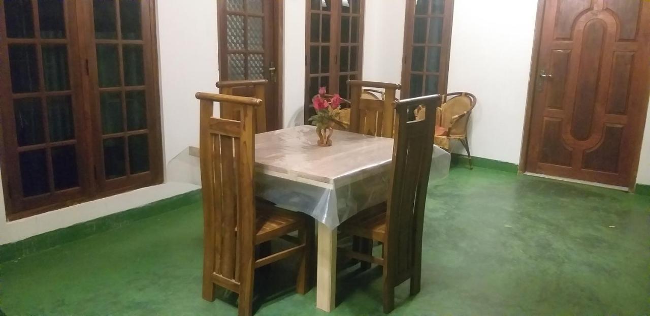 Mature Home Ella Bagian luar foto