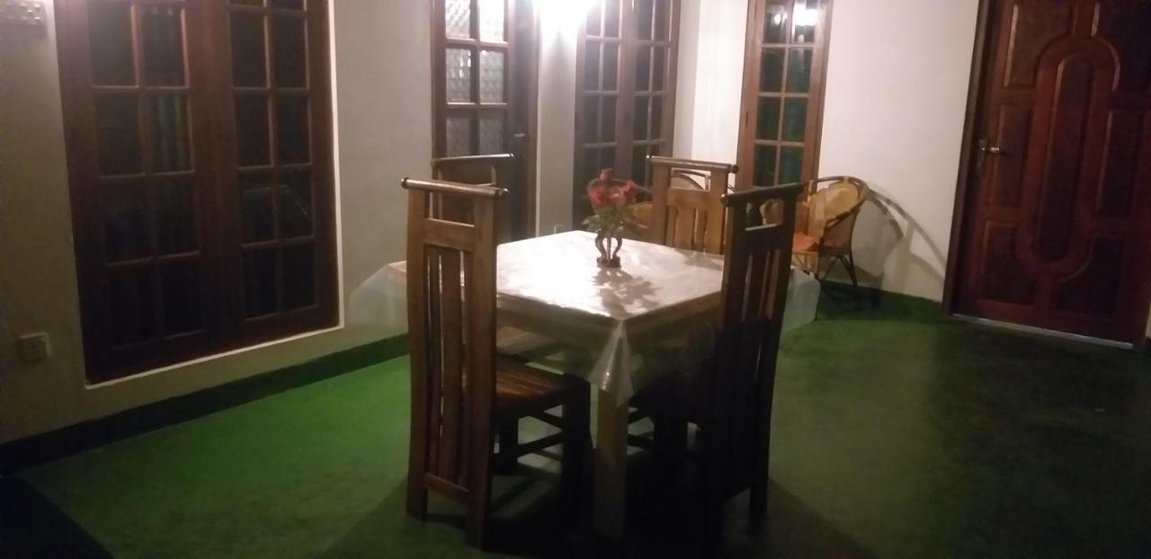 Mature Home Ella Bagian luar foto