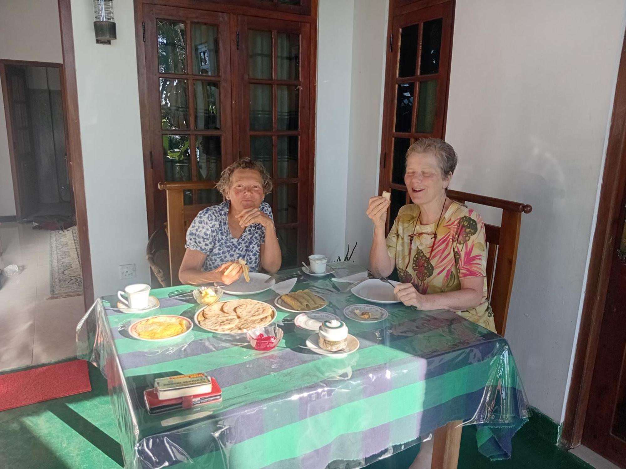Mature Home Ella Bagian luar foto